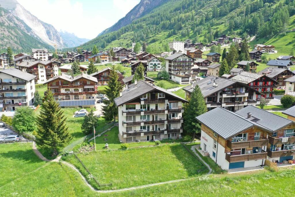 Panorama Apartment For 2 Near Zermatt With Parking! Täsch Zewnętrze zdjęcie