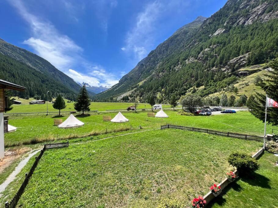 Panorama Apartment For 2 Near Zermatt With Parking! Täsch Zewnętrze zdjęcie